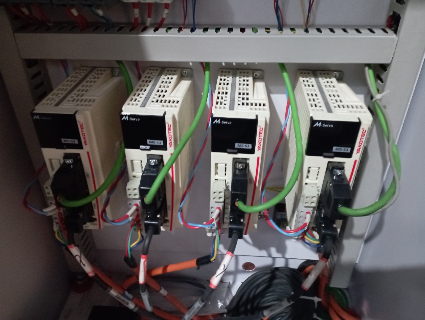 Фрезерный станок с ЧПУ LTT-2130AH c гибридным приводом и вакуумной подготовкой