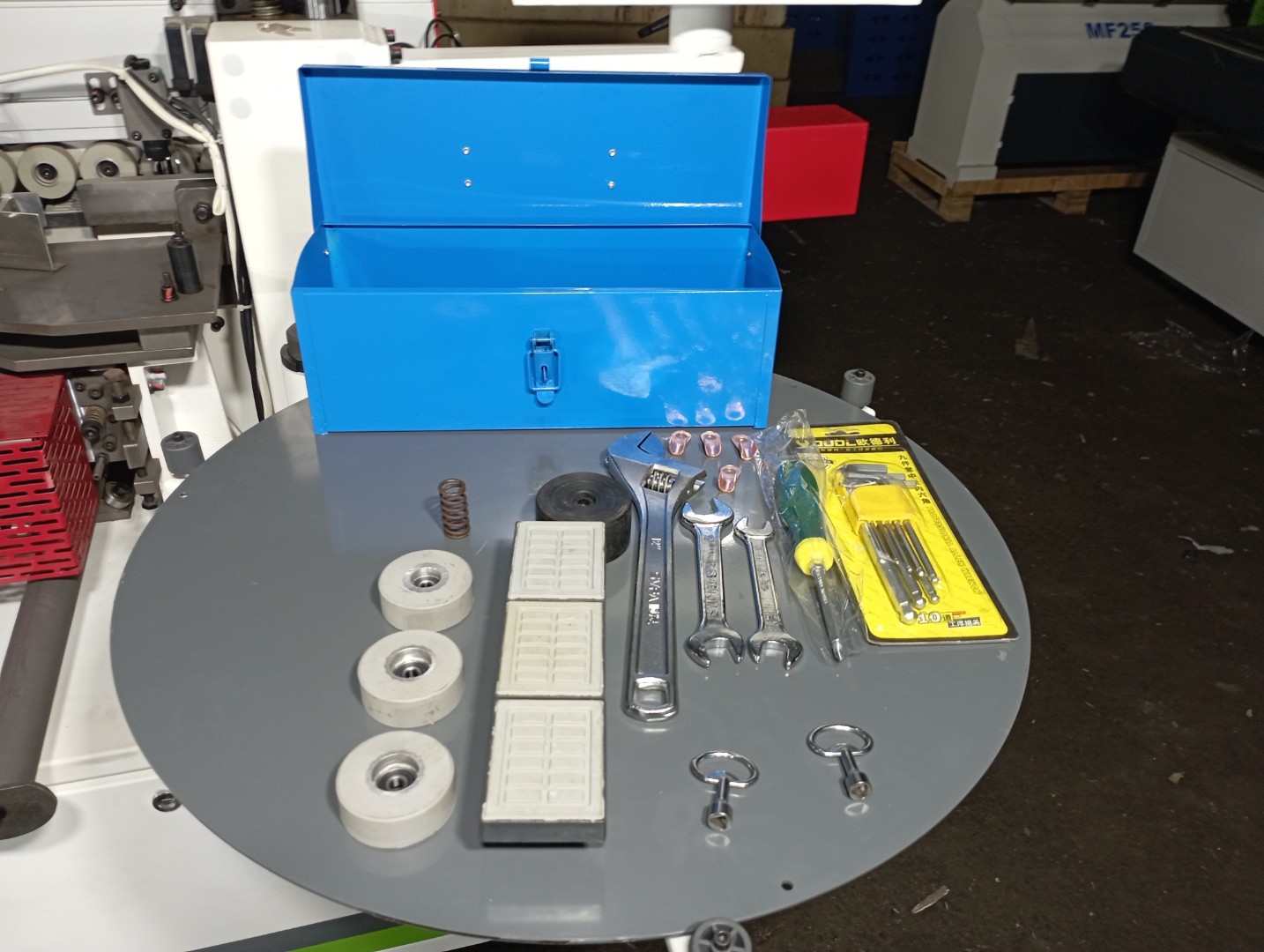 Кромкооблицовочный автоматический станок мод. WD720