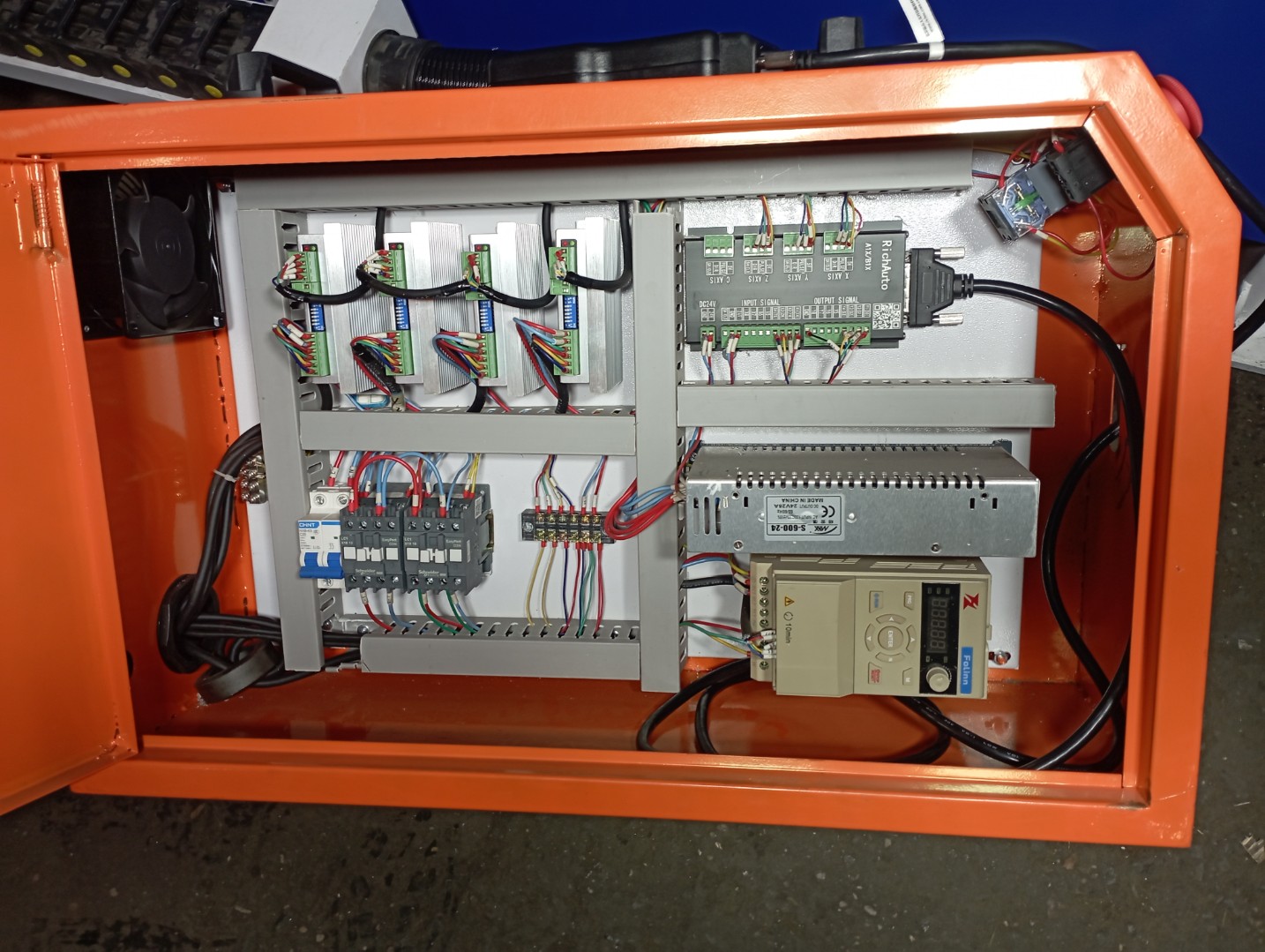Фрезерно-гравировальный станок с ЧПУ мод. LTT-1012 PLUS