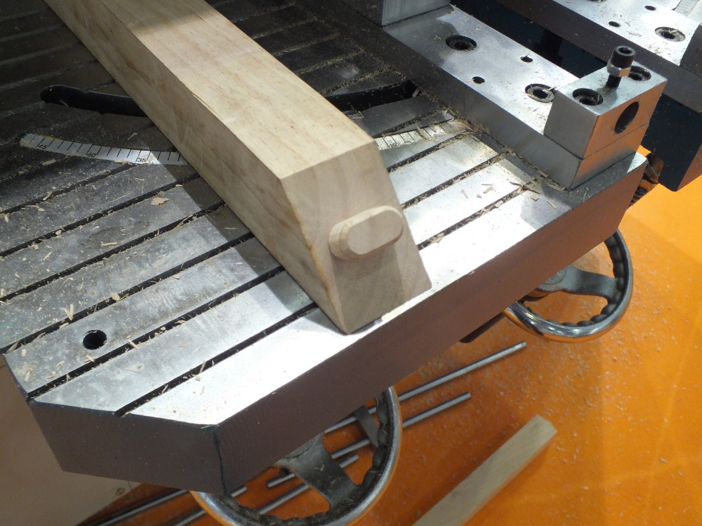 Шипорезный станок с ЧПУ CNC-200 для производства стульев и столов