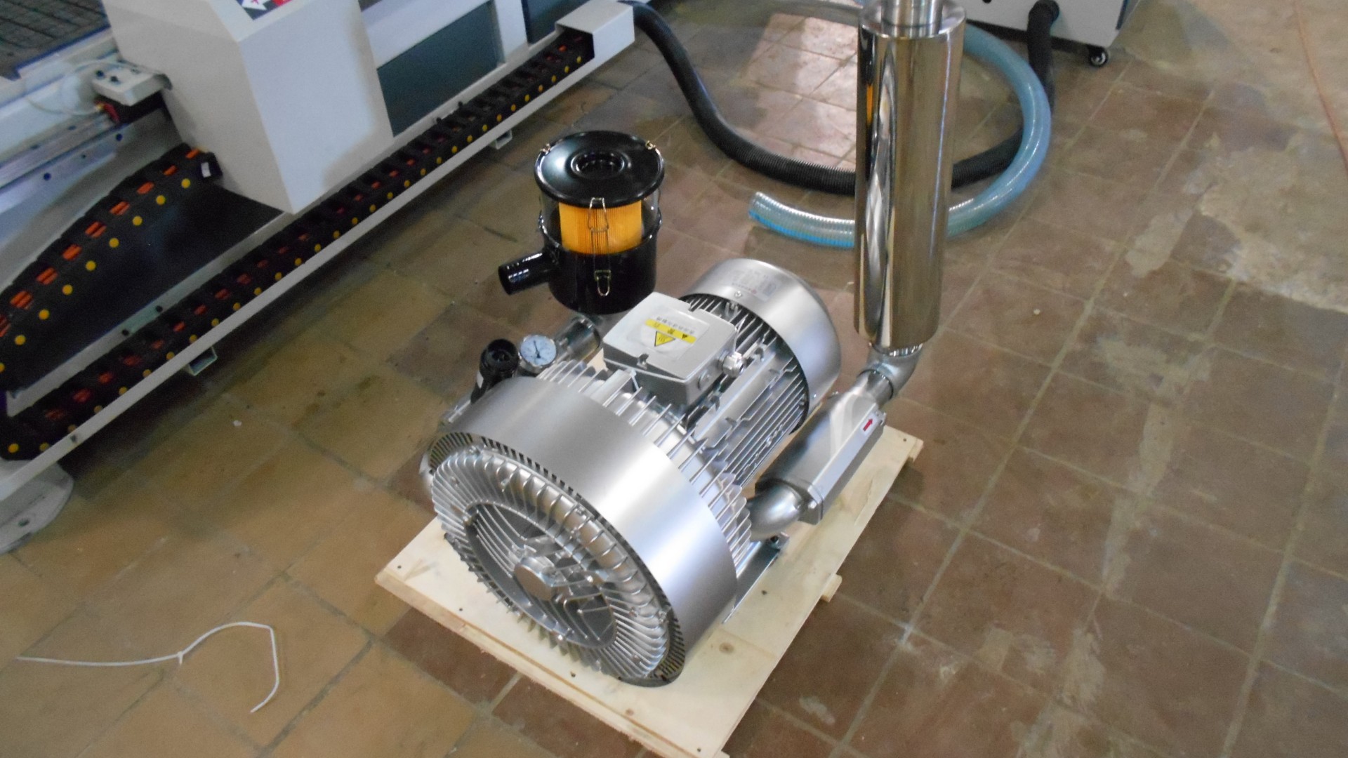 Фрезерный станок с ЧПУ LTT-1325A