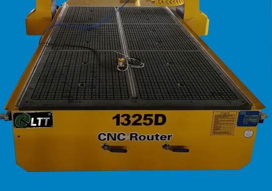 Фрезерный станок с ЧПУ мод. LTT-1325D c револьверной сменой инструмента и стойкой SYNTEC