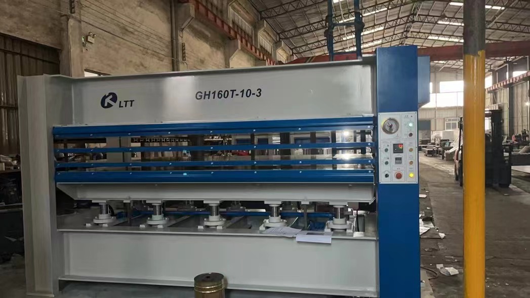Горячий пресс 3-х пролётный GH200T-12-3 со столом 4300х1300мм