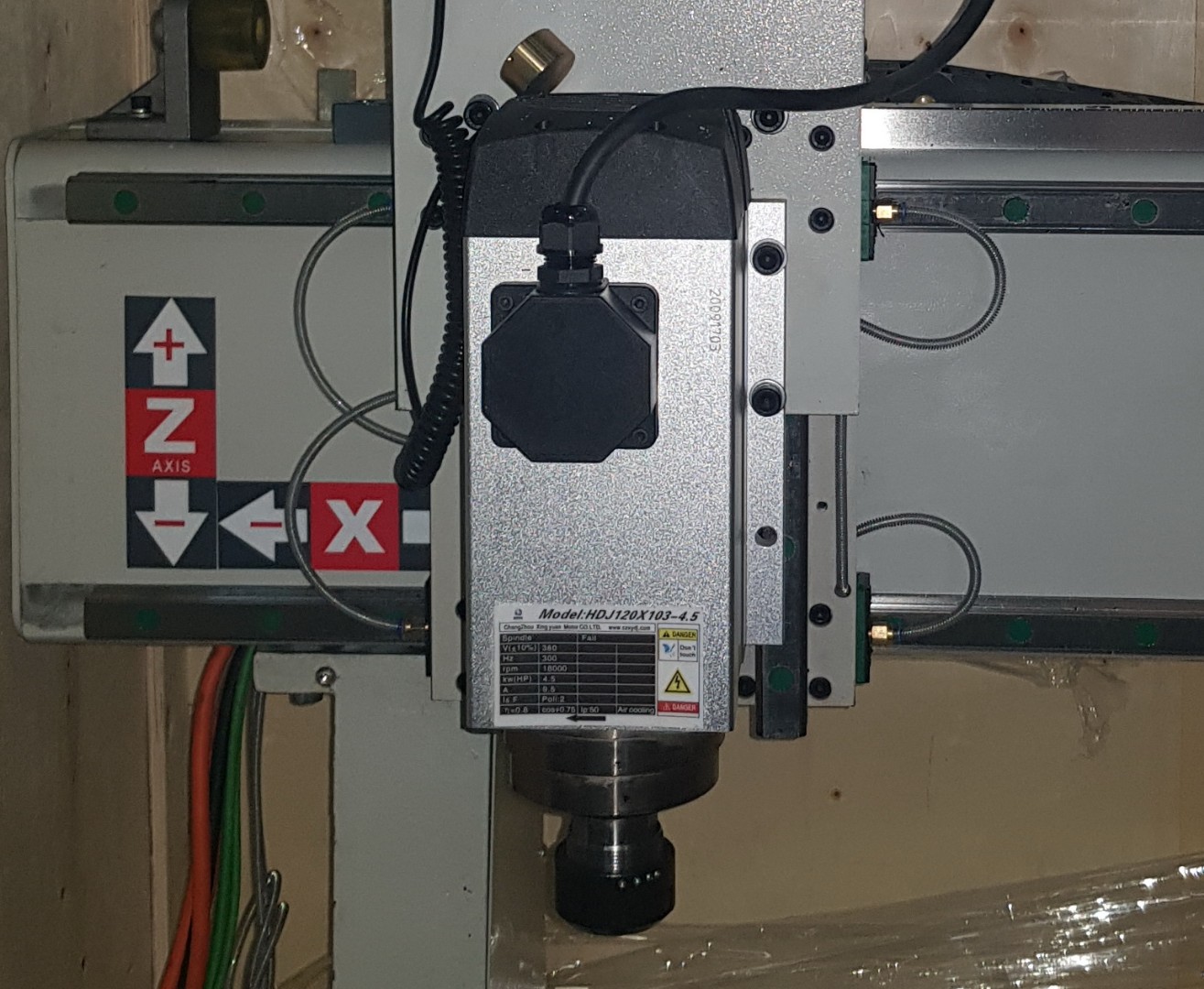 Фрезерный станок с ЧПУ LTT-1616А (DSP) с вакуумным столом для раскроя фанеры