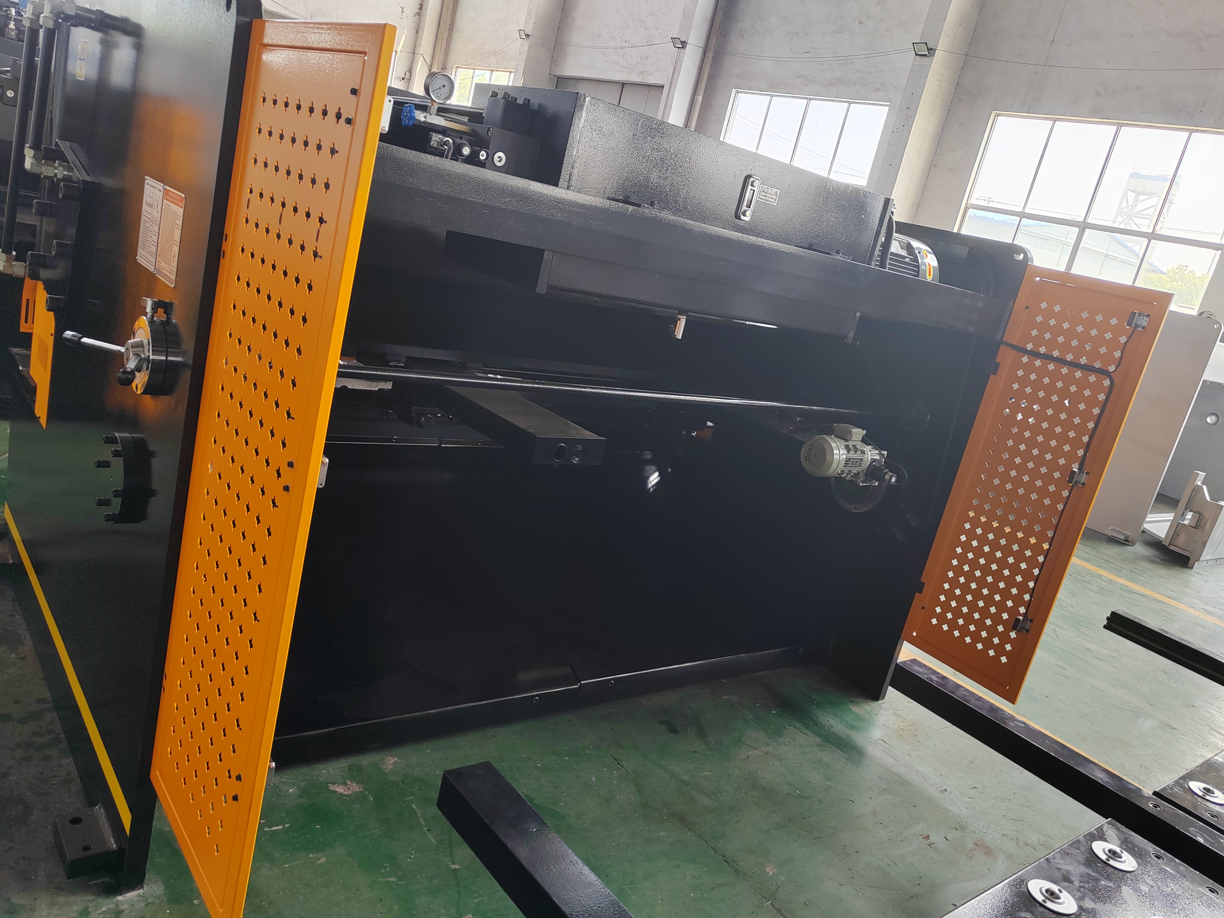 Гильотина гидравлическая Stalex HSB 3200x16