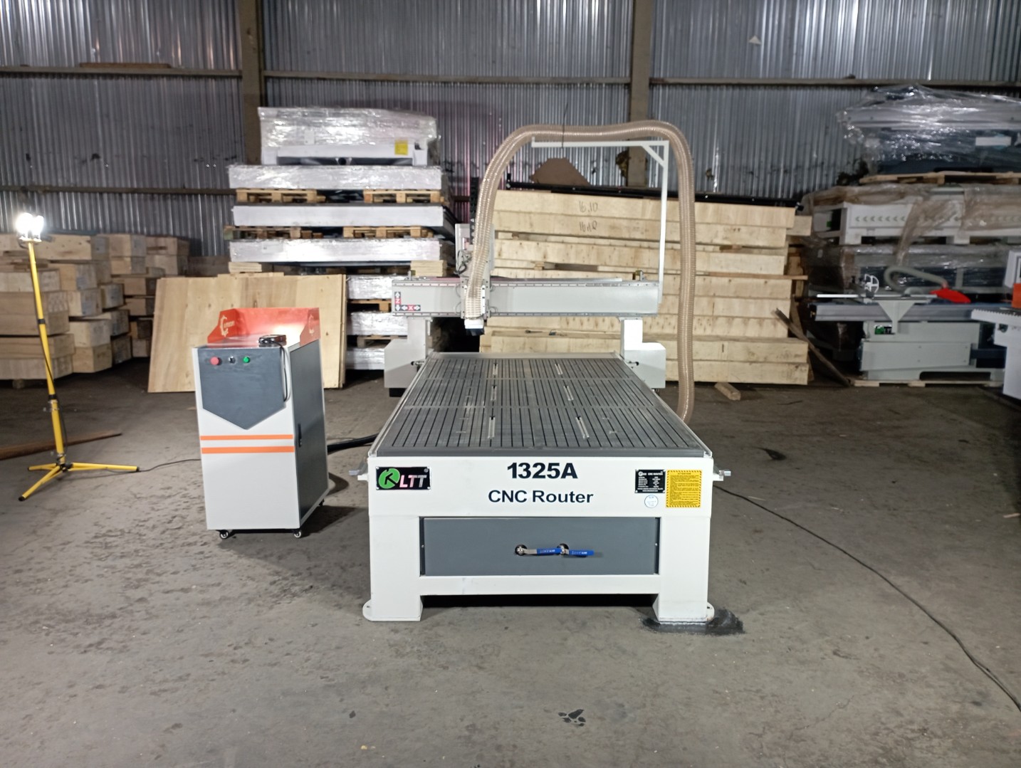 Фрезерный станок с ЧПУ LTT-1325A(DSP), вакуумный стол