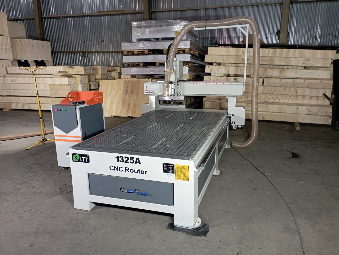 Фрезерный станок с ЧПУ LTT-1325A(DSP), вакуумный стол