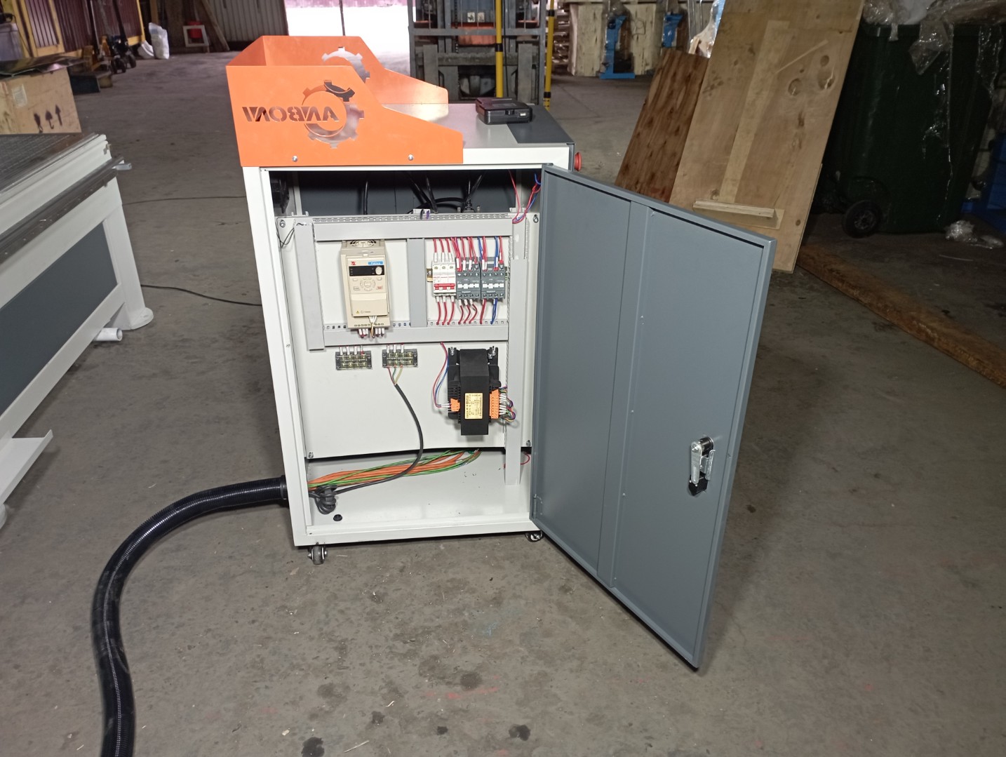 Фрезерный станок с ЧПУ LTT-1325A(DSP), вакуумный стол