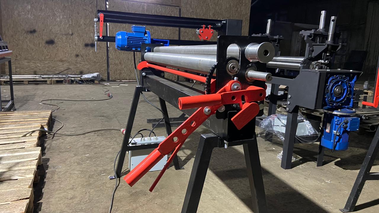 Вальцовочный станок трех-валковый электро RME-1300x0.8mm