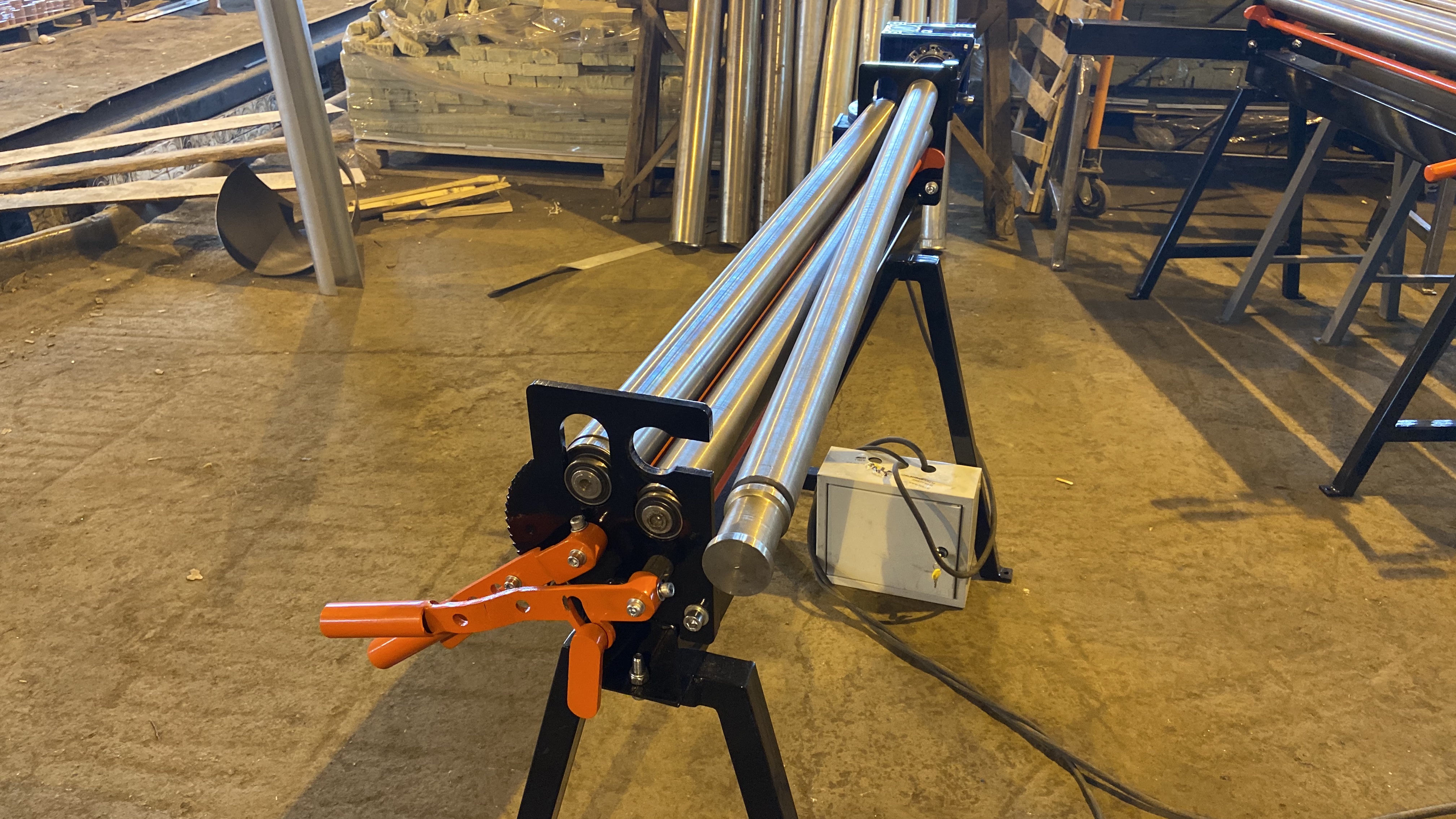 Вальцовочный станок трехвалковый электро RME-1300x1.2mm