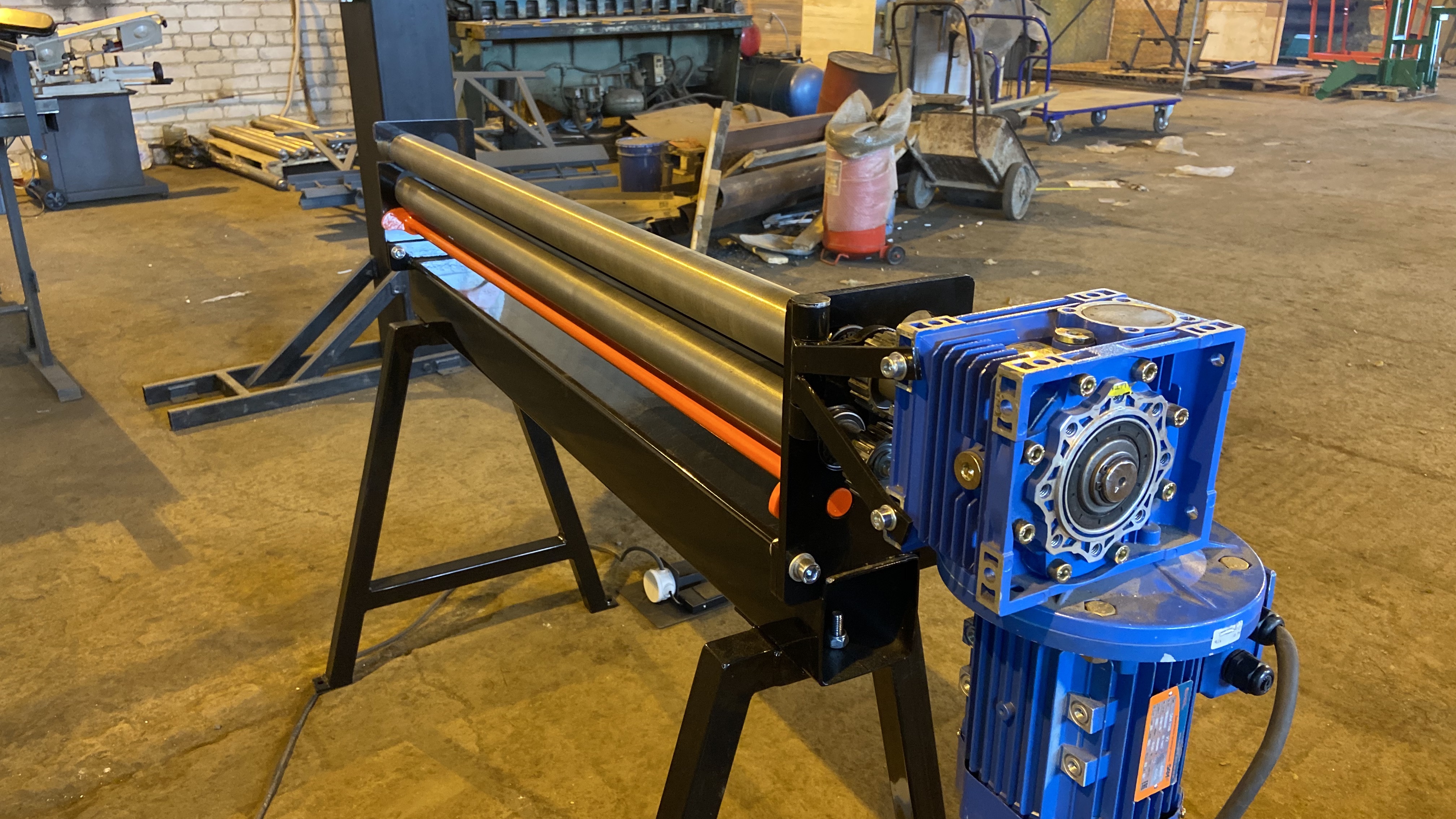 Вальцовочный станок трехвалковый электро RME-1300x1.2mm