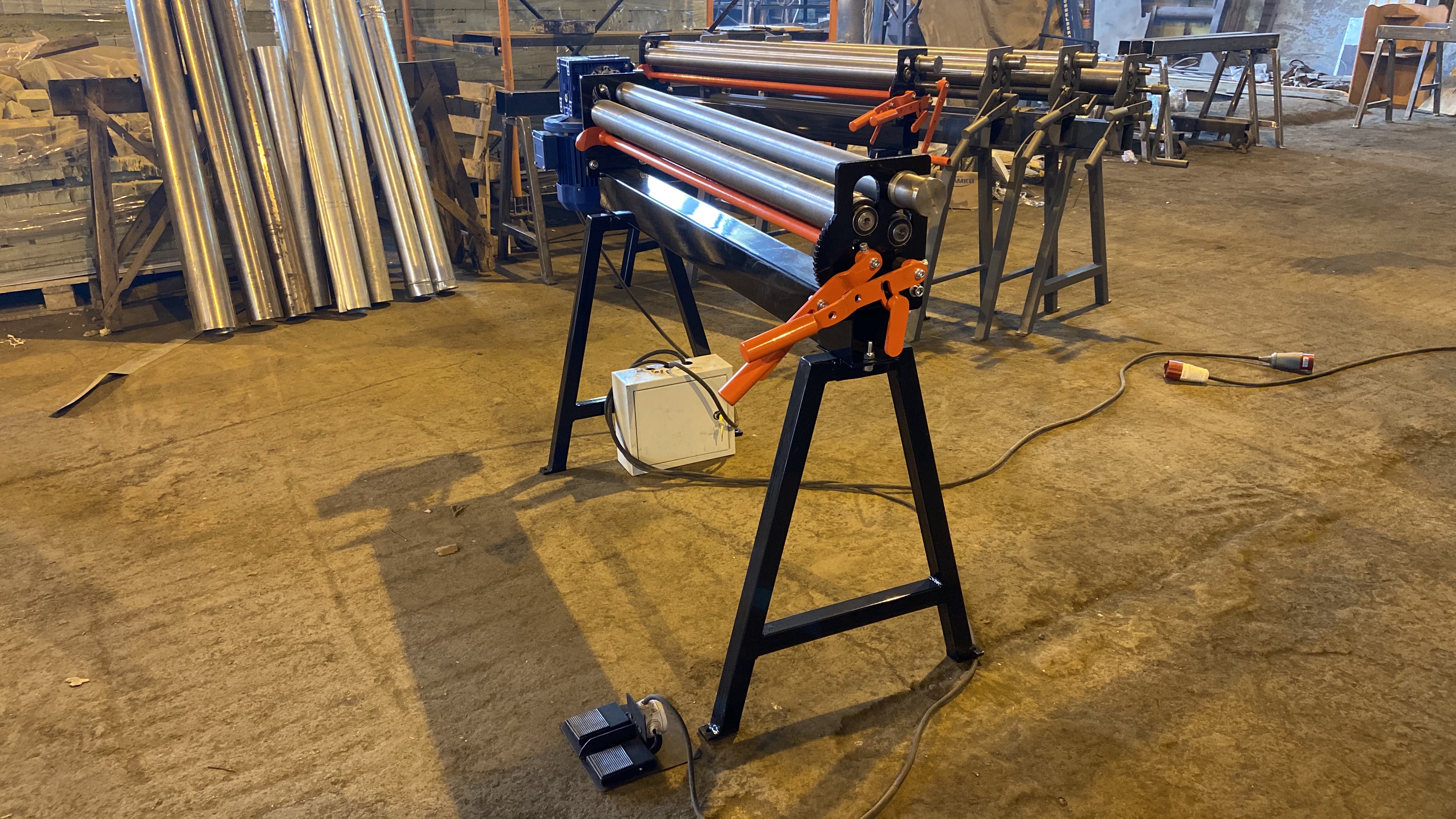 Вальцовочный станок трехвалковый электро RME-1500x1.2mm